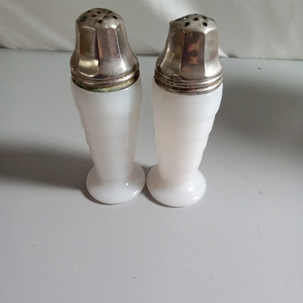 Vintage Milk Glass Beehive Salt and Pepper Shakers Art Deco White Set of 2